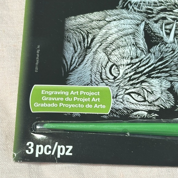 Royal & Langnickel 5"x7" Silver Foil Mini Engraving Tabby Cat & Kitten Art Kit - Picture 2 of 10